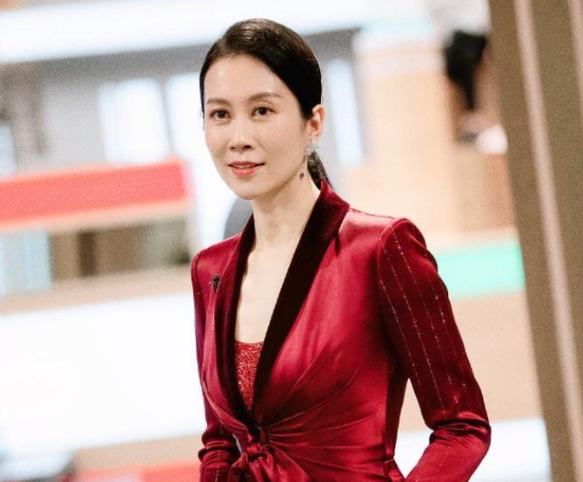 包含精妙一击：女足传奇球员风采依旧的词条