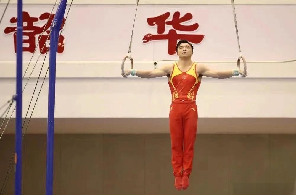 体操选手高难动作轮番上演，高度挑战的简单介绍